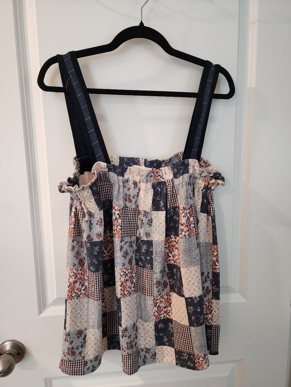 NWT! Sugarfox Floral-Print Pullover Tank in Navy, Cream, Coral. Size 1x.